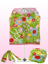 Flower Power Harness, Lead & Matching Cap - Straight from the 60s. This 100% cotton retro print harness is finished with red lace detailing. It has a sturdy reinforced D-Ring and a double sized / double strength velcro for secure fastening. Matching lead and cap included to compliment the set.